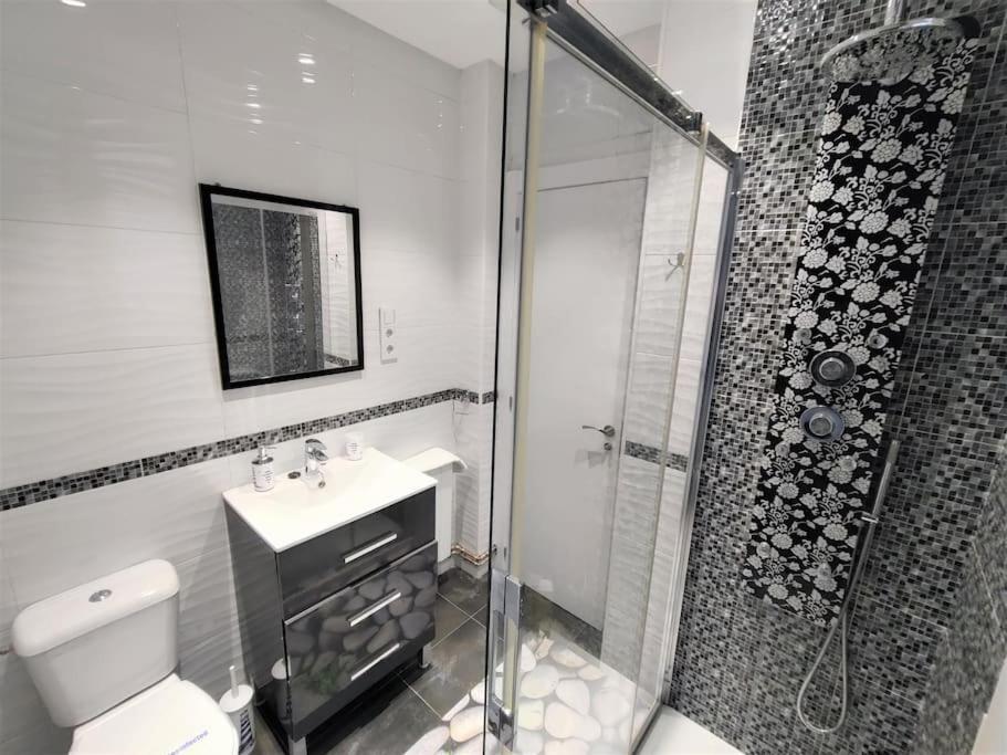 Reformado Y Centrico Piso Con Balcon. Office *