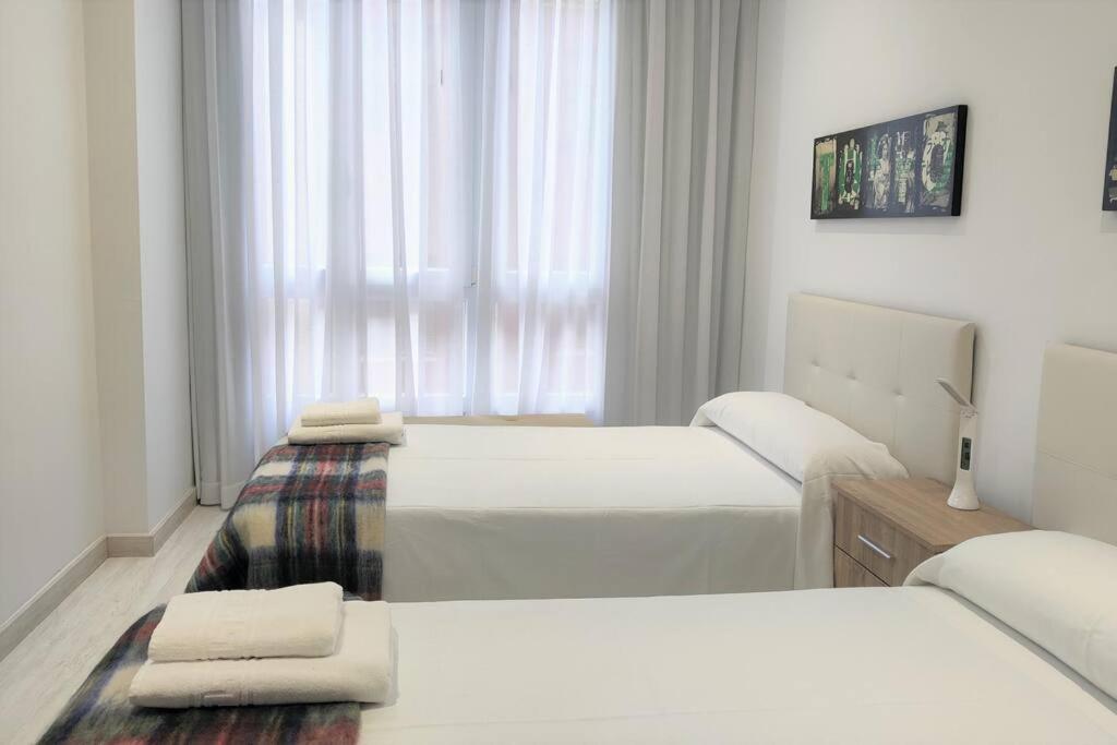 Apartment Reformado Y Centrico Piso Con Balcon. Office *